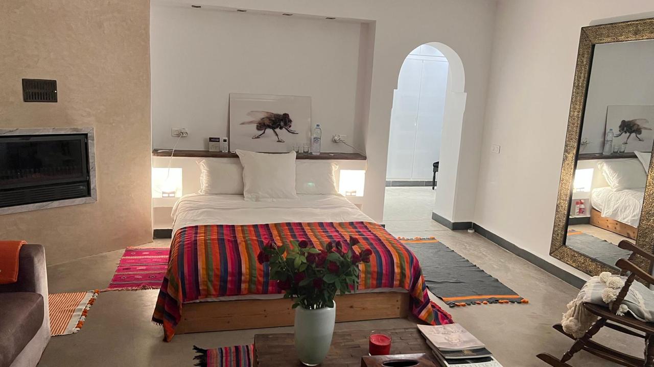 Garden Suite with twin beds and garden view